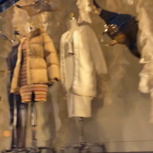 NYC Aritzia - Picture 13 of 13